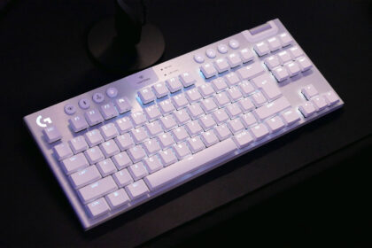 Logitech G915 X Lightspeed gaming keyboard hands on