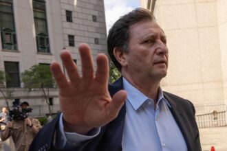 Alex Mashinsky enters court to be sentenced.